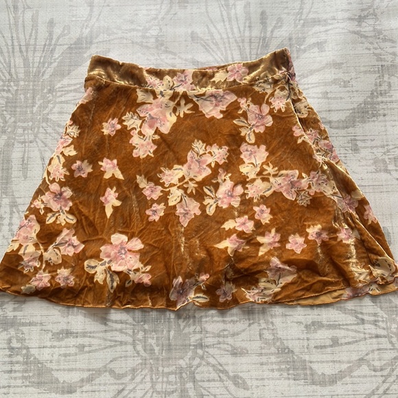 Free People Margaux Velvet Floral Mini Skirt 10 - Picture 2 of 16